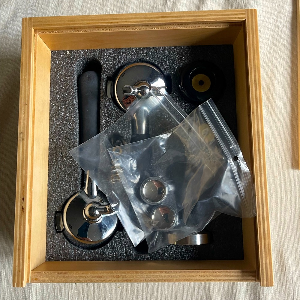 IZZO KNOB AND PORTAFILTER ACCESSORY SET in black